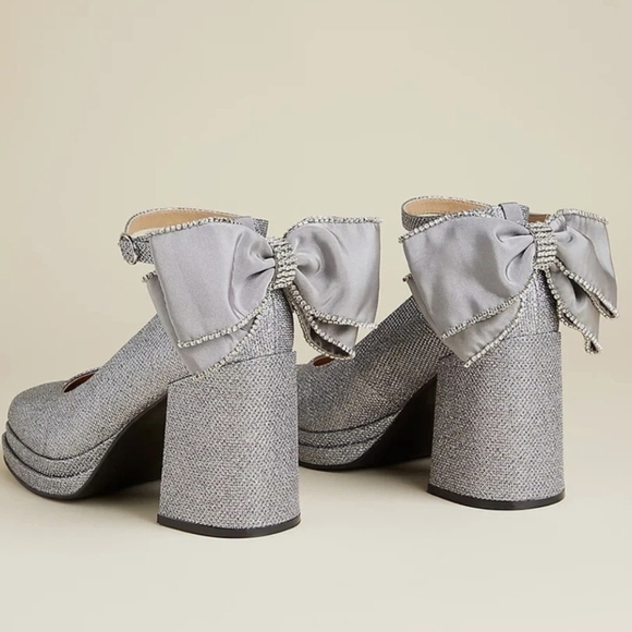 Torrid BETSEY JOHNSON SILVER BOW BACK HEEL size 10 (WW - WIDE WIDTH) NIB - Picture 16 of 17